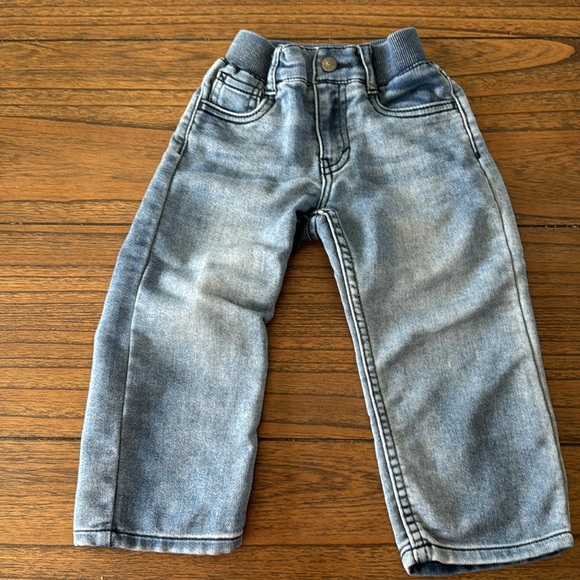 Great bundle of boys 2T Old Navy, Levi, & champion brand bottoms with 2 shirts - Picture 7 of 13